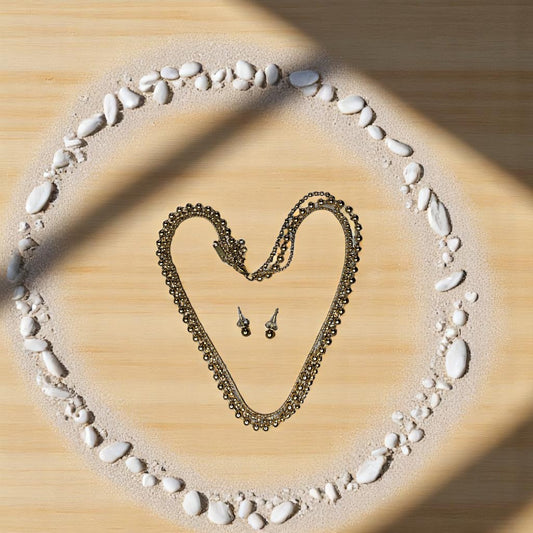 Set de cadena dorada con balines en forma de corazón con topos