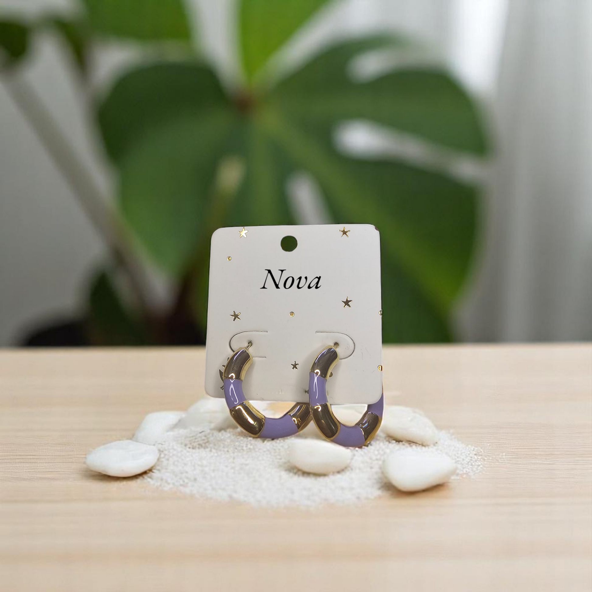 Aretes Nova morado en esmalte y oro de 18 K