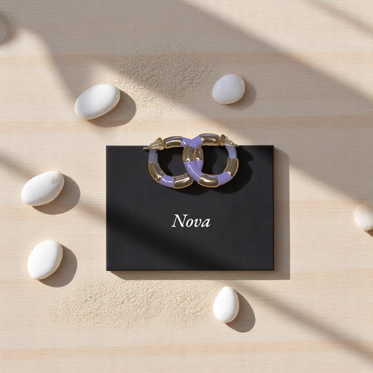 Aretes Nova morado en esmalte y oro de 18 K