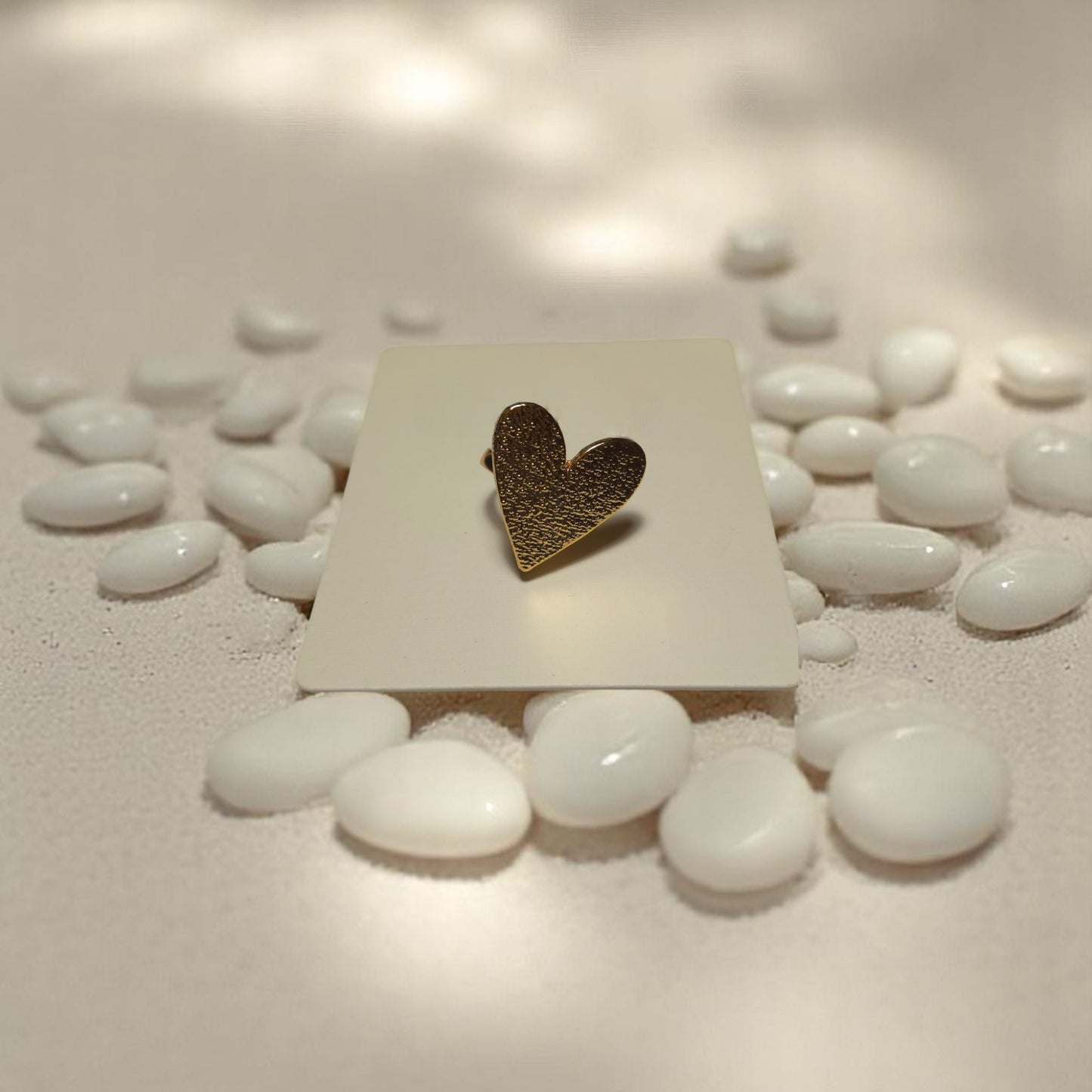 Anillo romántico en forma de corazón, diseño moderno y elegante