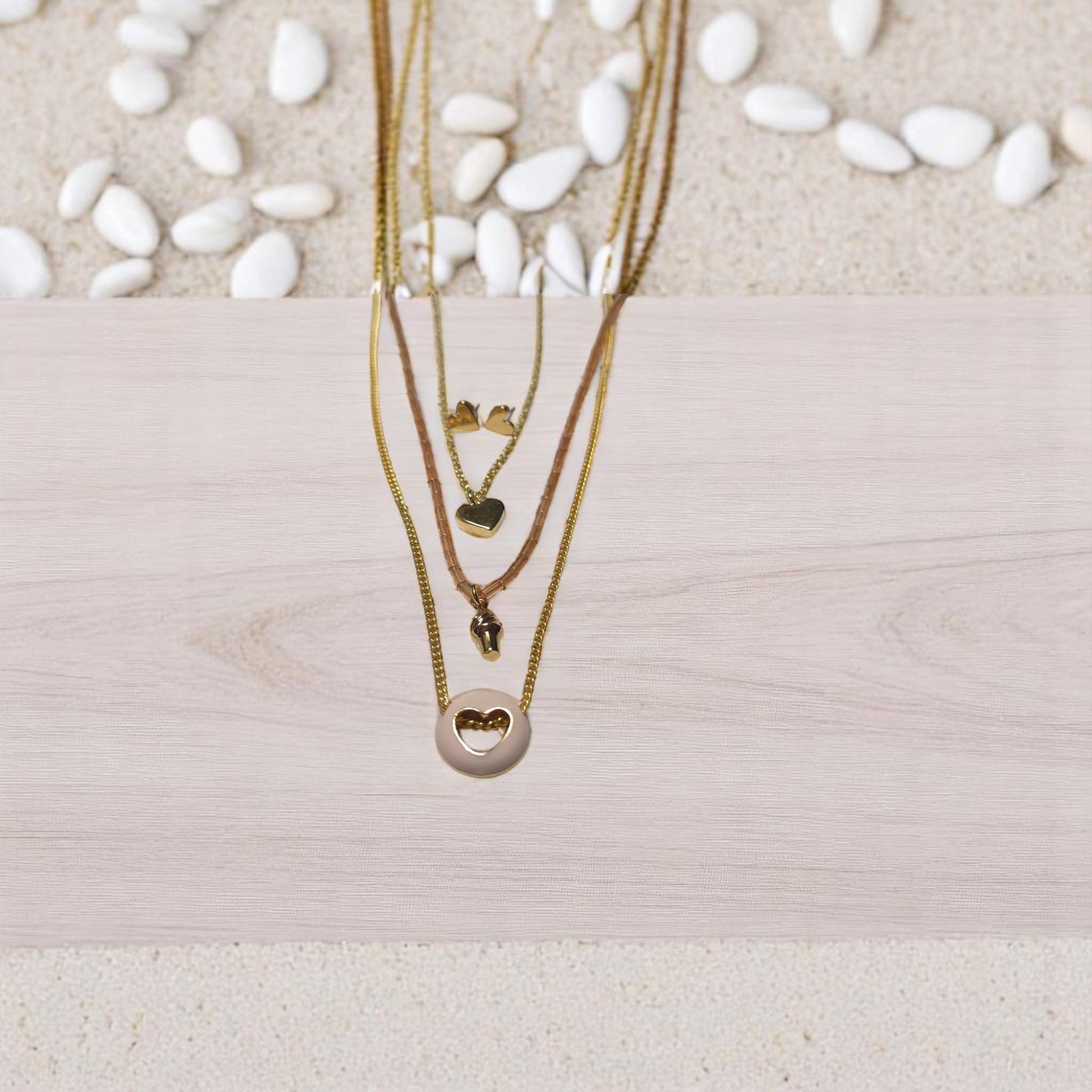 Set completo de joyería Nova con temática de corazones dorados