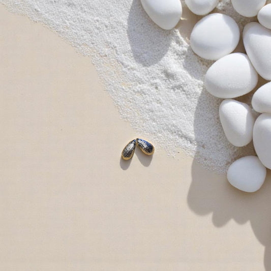 Aretes Almendra de plata pulida con detalles en oro